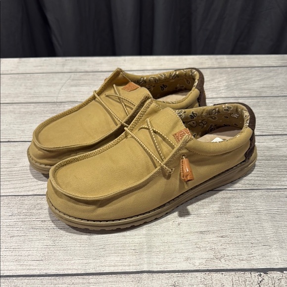Men’s Hey Dude Wally Workwear size 8 tan